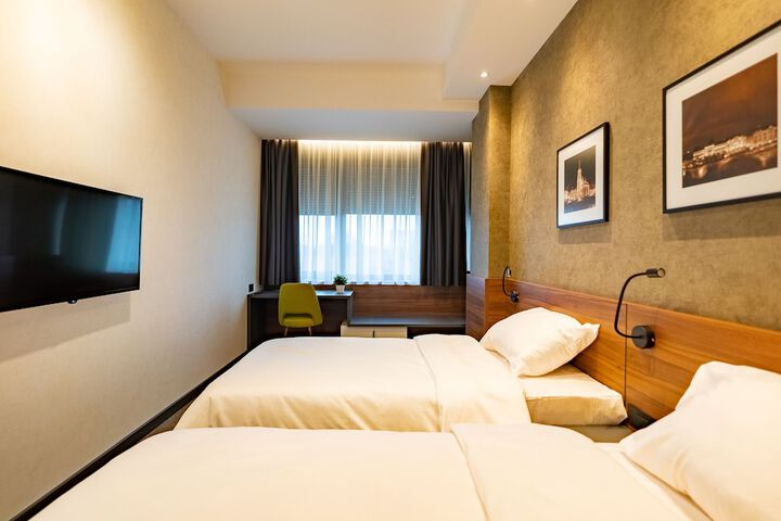 Room 18 of 46