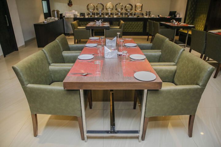 Dining 34 of 42
