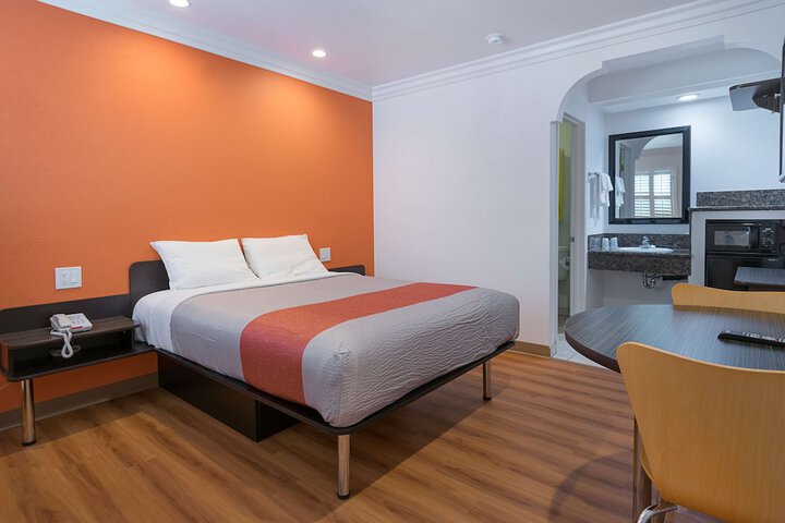 Room 7 of 34