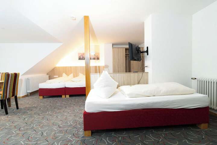 Room 11 of 37