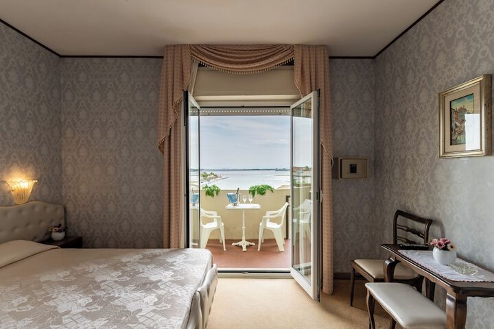 Room 2 of 29