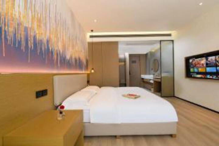 Room 5 of 6