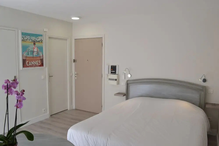 Room 2 of 9