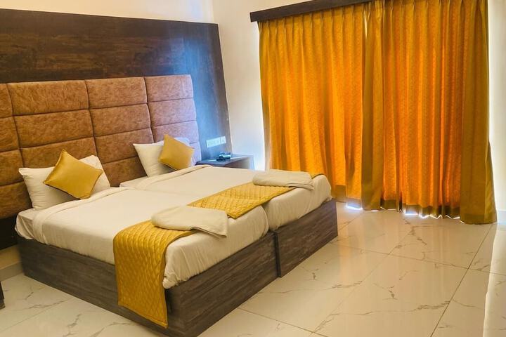 Room 5 of 9