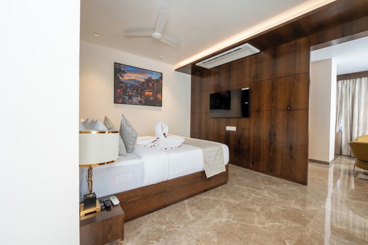 Room 17 of 34