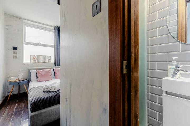 Room 79 of 234