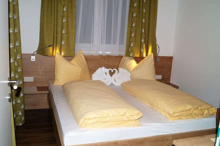 Room 13 of 97