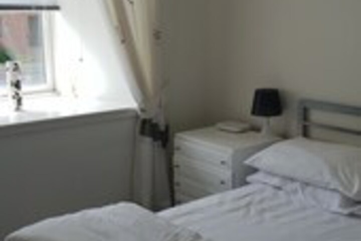 Room 28 of 38