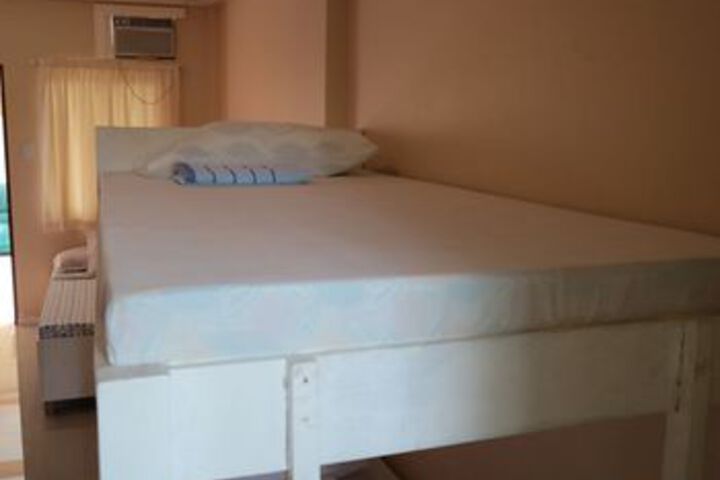Room 10 of 34