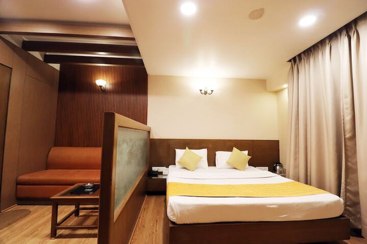 Room 10 of 68