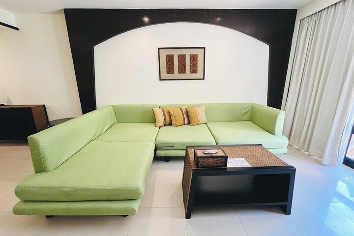 Room 42 of 106