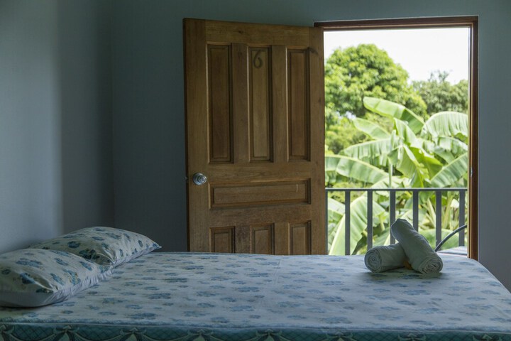 Room 8 of 18