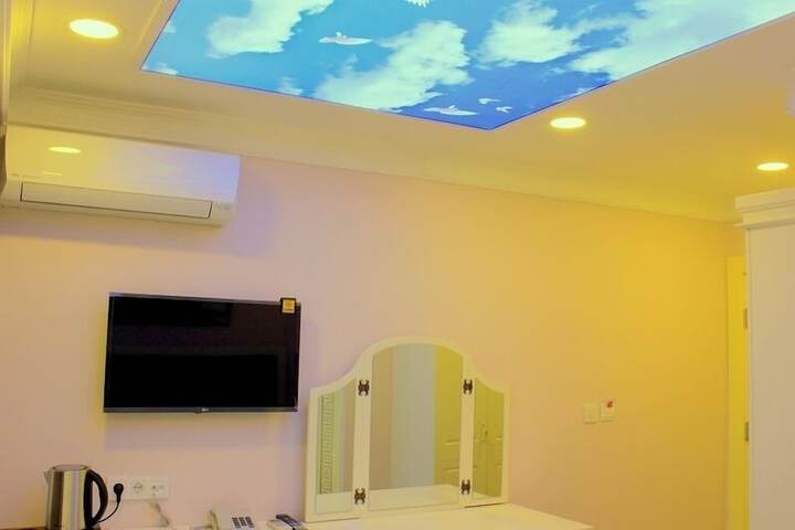 Room 12 of 29