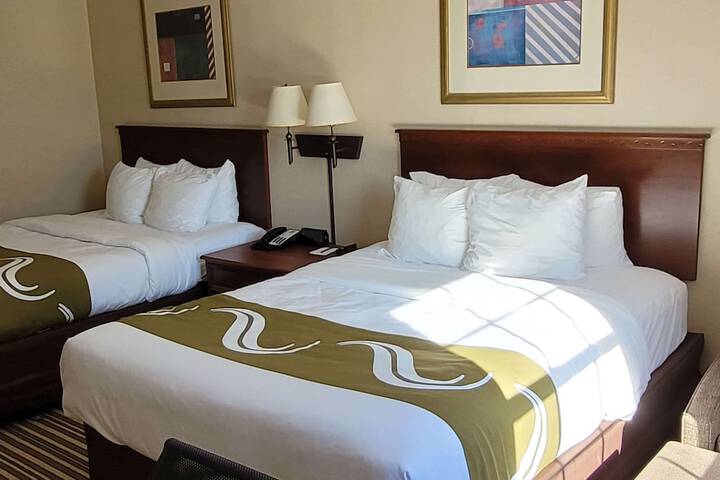 2 Queen Beds (3 of 12)