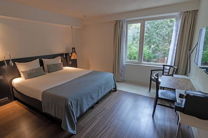 Room 3 of 36