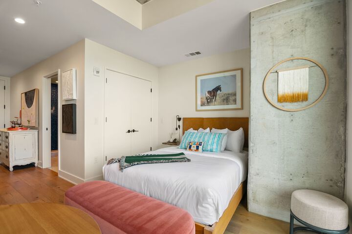 Room 40 of 860