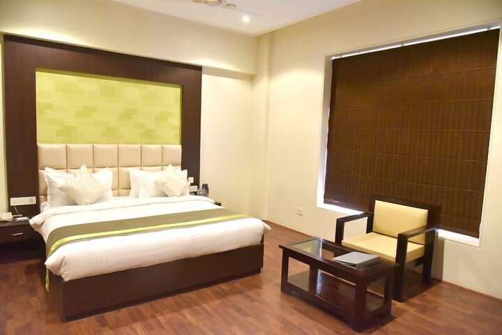 Room 28 of 39