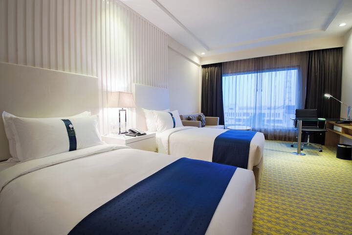 Room 3 of 39