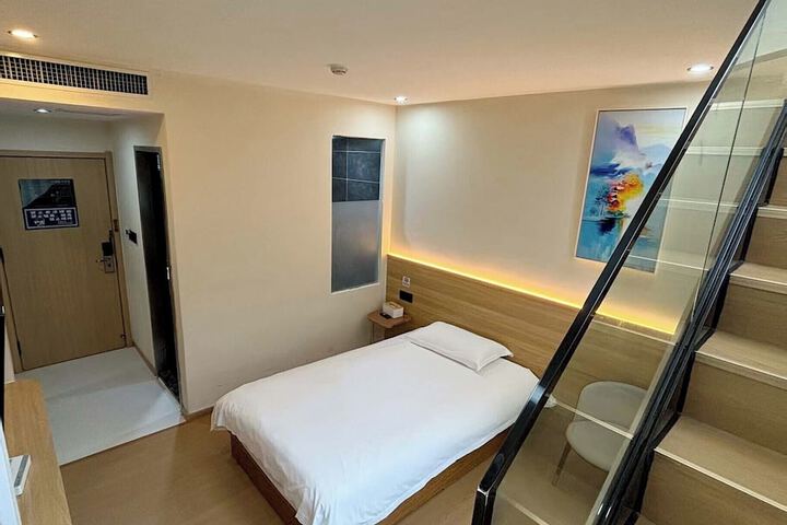 Room 9 of 74