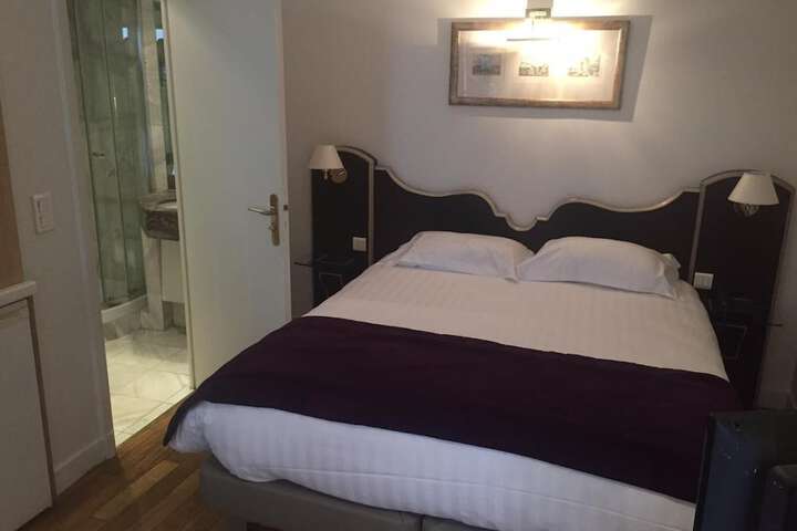 Room 11 of 38