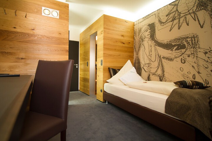Room 48 of 64