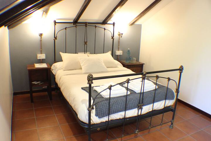 Room 9 of 37