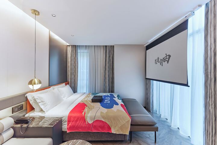 Room 15 of 52