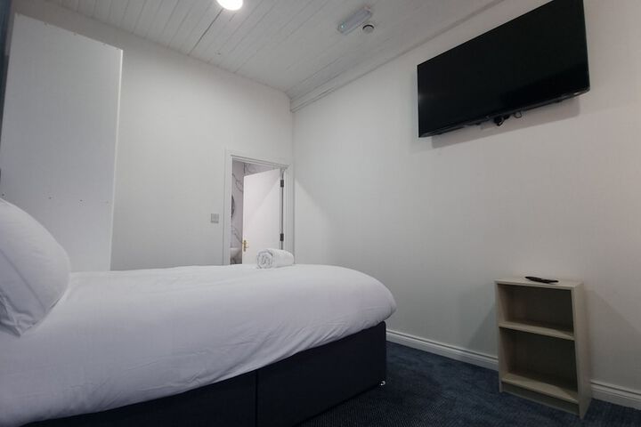 Room 15 of 32