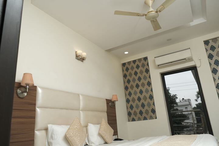 Room 3 of 6
