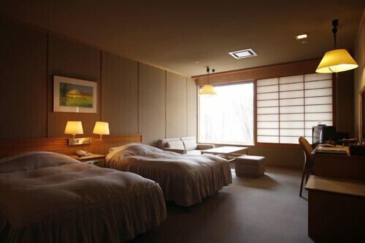 Room 12 of 53