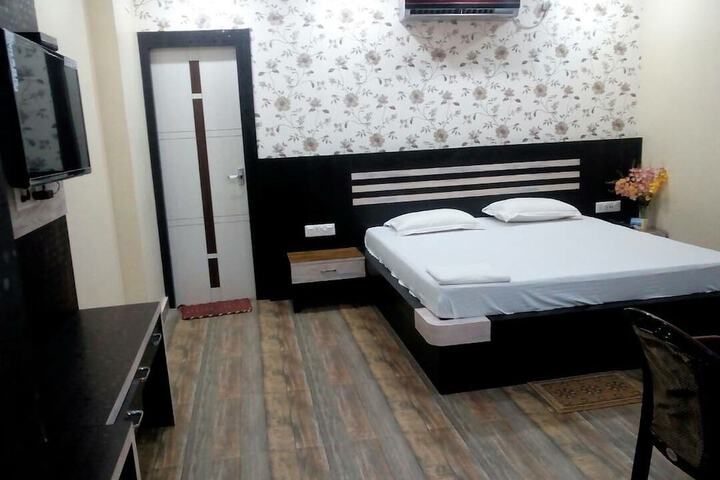 Room 3 of 27