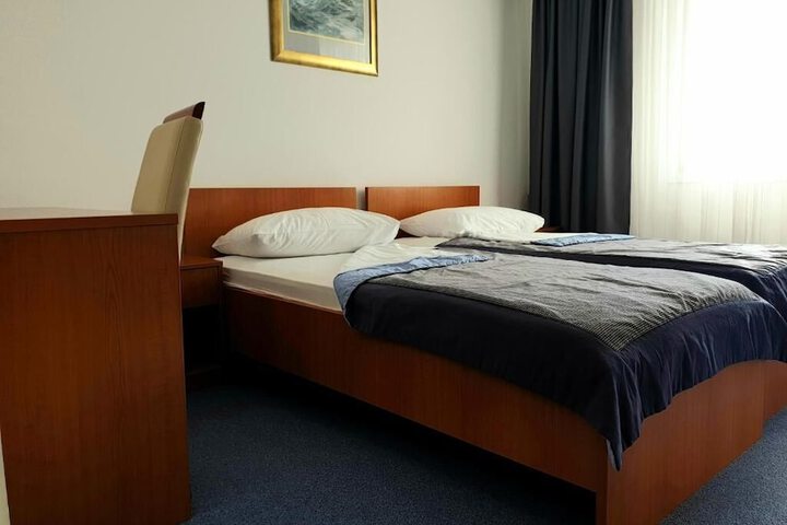 Room 21 of 49