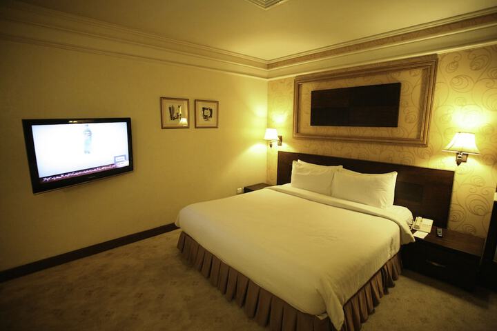 Room 19 of 63