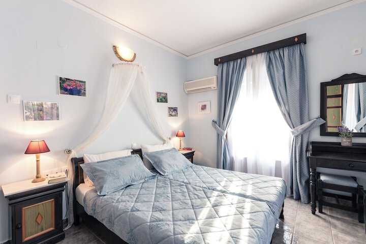 Room 21 of 102