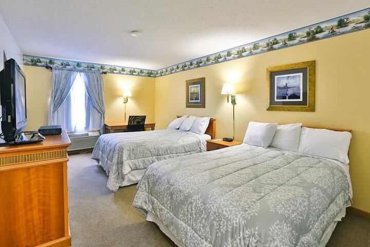 Comfort 2 Queen Beds (13 of 16)