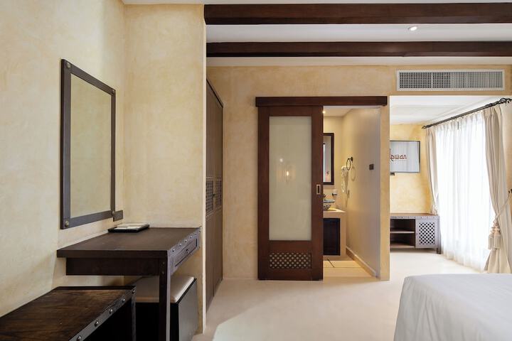 Room 13 of 84