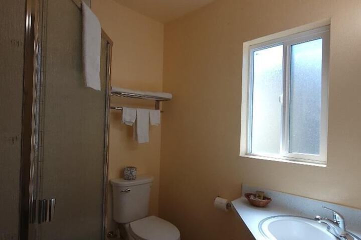 2 Queen Beds Private Bathroom (18 of 20)
