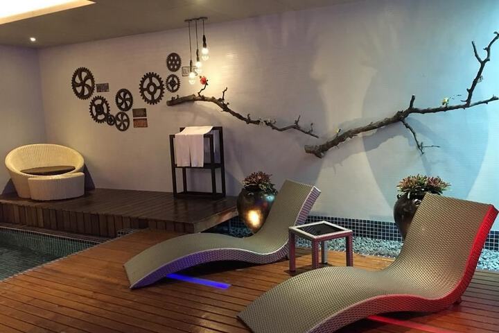 Room 5 of 62