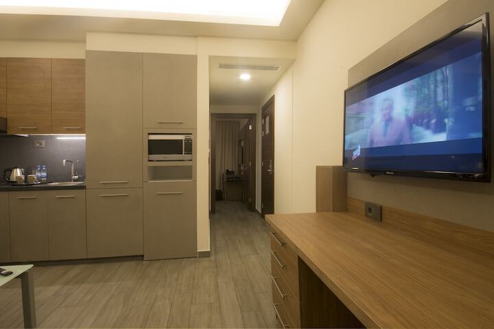 Room 7 of 76