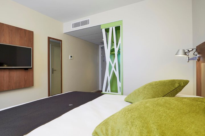 Room 6 of 35