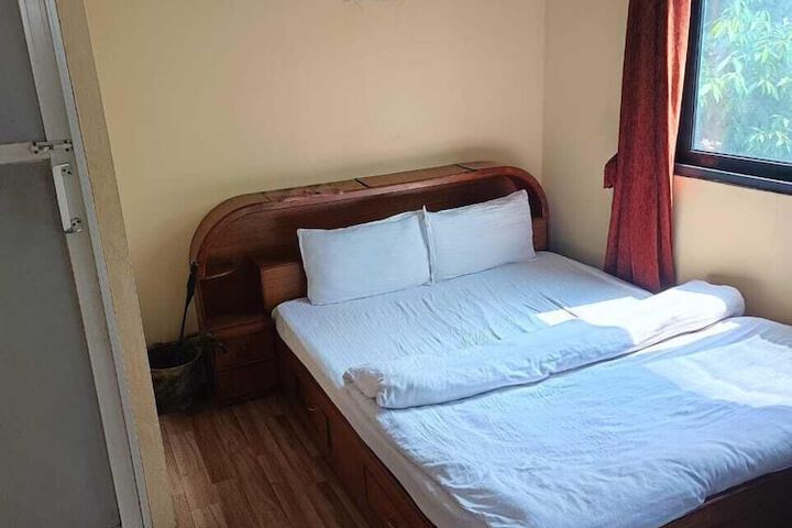 Room 3 of 37