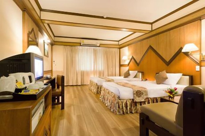 Room 6 of 19