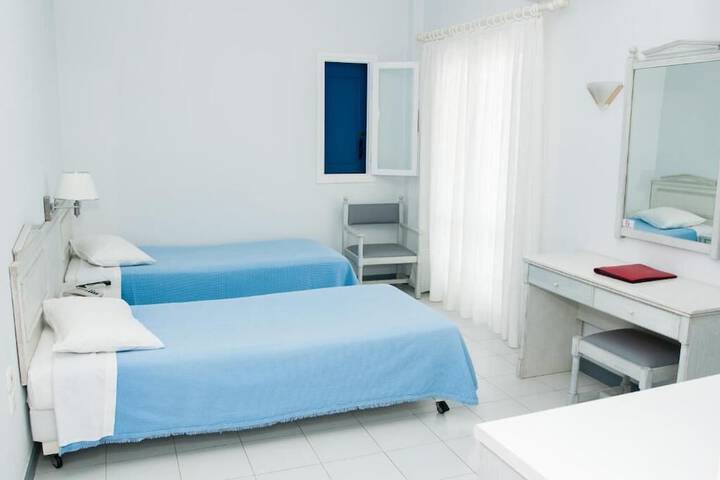 Room 4 of 52