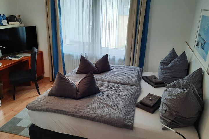 Room 3 of 30