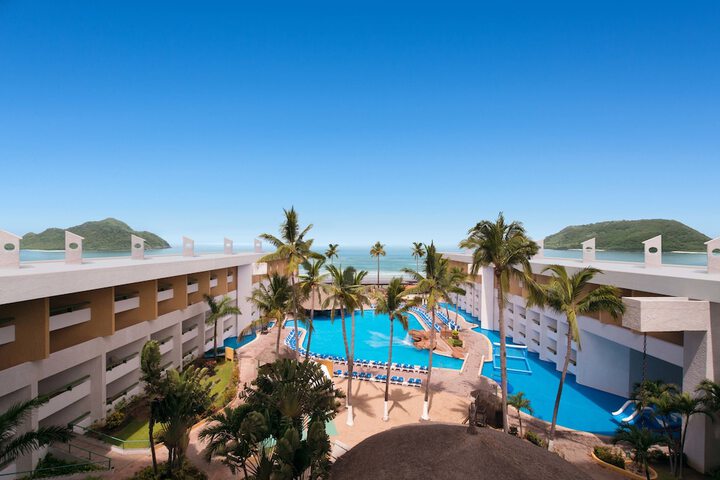 Hotel Pool