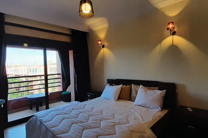 Room 5 of 18