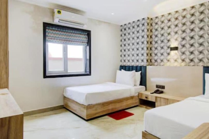 Room 4 of 6