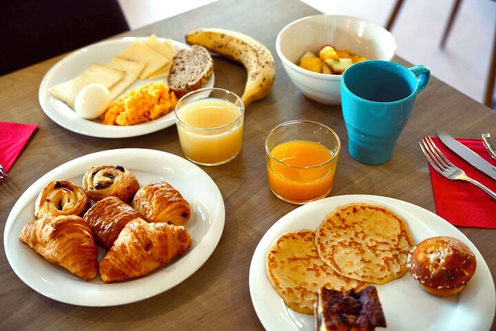 Breakfast/Coffee Service 32 of 54