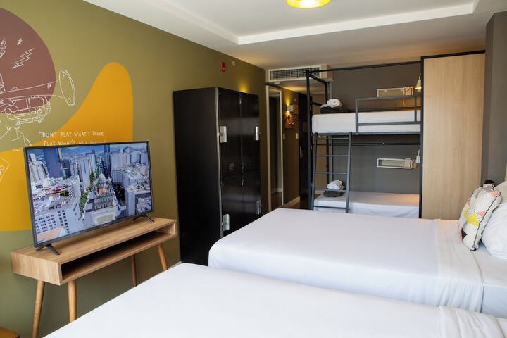 Room 16 of 30
