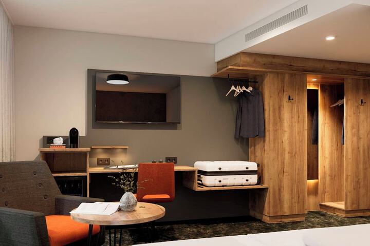 Room 18 of 32